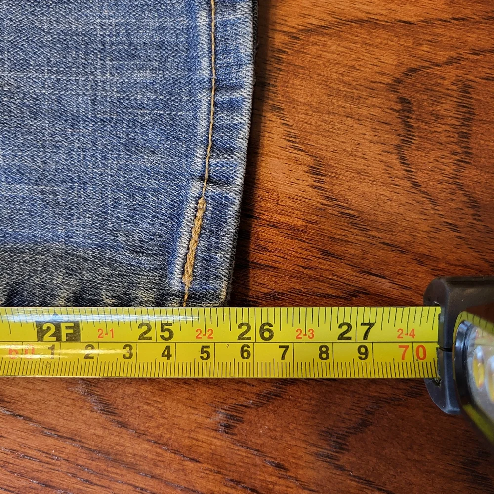 Levi's Women's 721 Hi-Rise Skinny Size 27 Light Wash Distressed Stretch Jeans